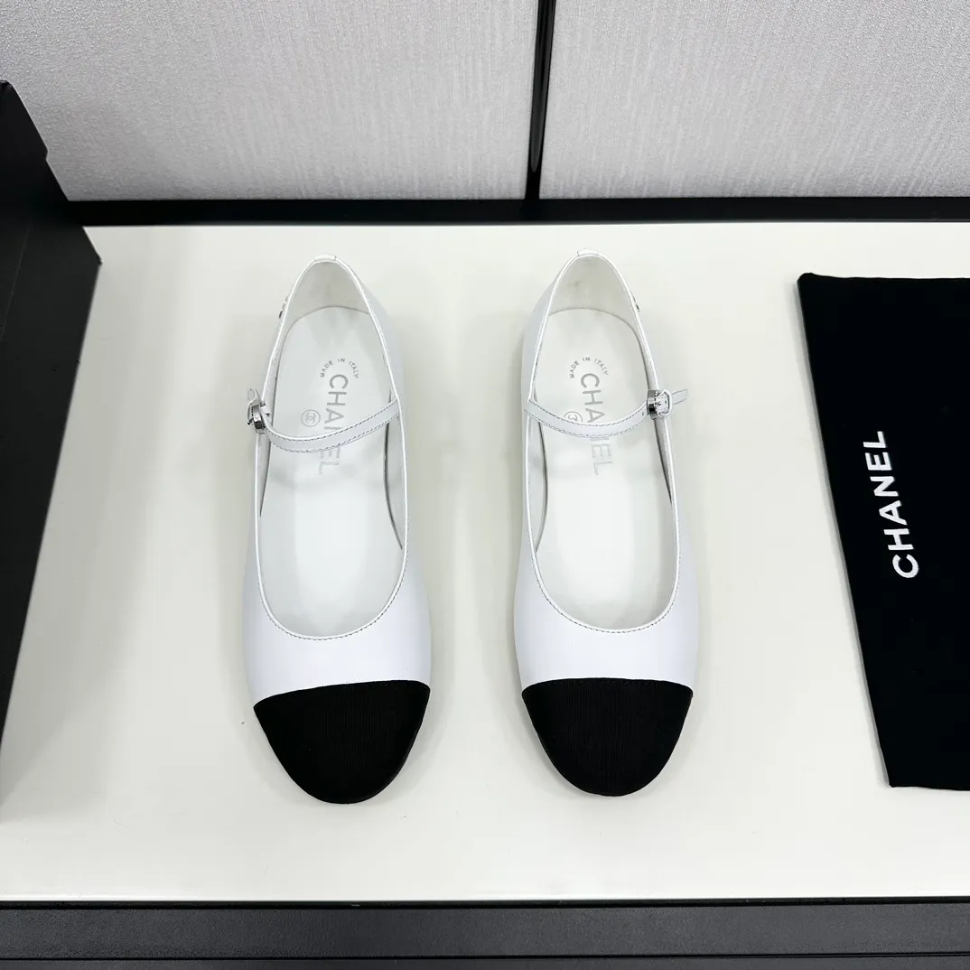👟👟Ex-factory price 480👟👟 Xiaoxiang official website synchronizes the high version of CHANEL Chanel top Mary Jane____________, a must-have hot item for the fragrance family in spring and autumn, the goddess series, with the elegant and ladylike temperament of the fragrance family, super attractive, irresistible, and heart-warming... ▪️Imported sheepskin for the uppers ▪️Imported sheepskin for the inner feet (the same as the original) ▪️Original model open version, genuine leather outsole🇮🇹 ▪️Standard code 35-40 34 40 41 customized (non-returnable)